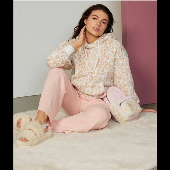 UGG Softest Sherpa Hoodie - Brand New With Tags - Picture 6 of 9